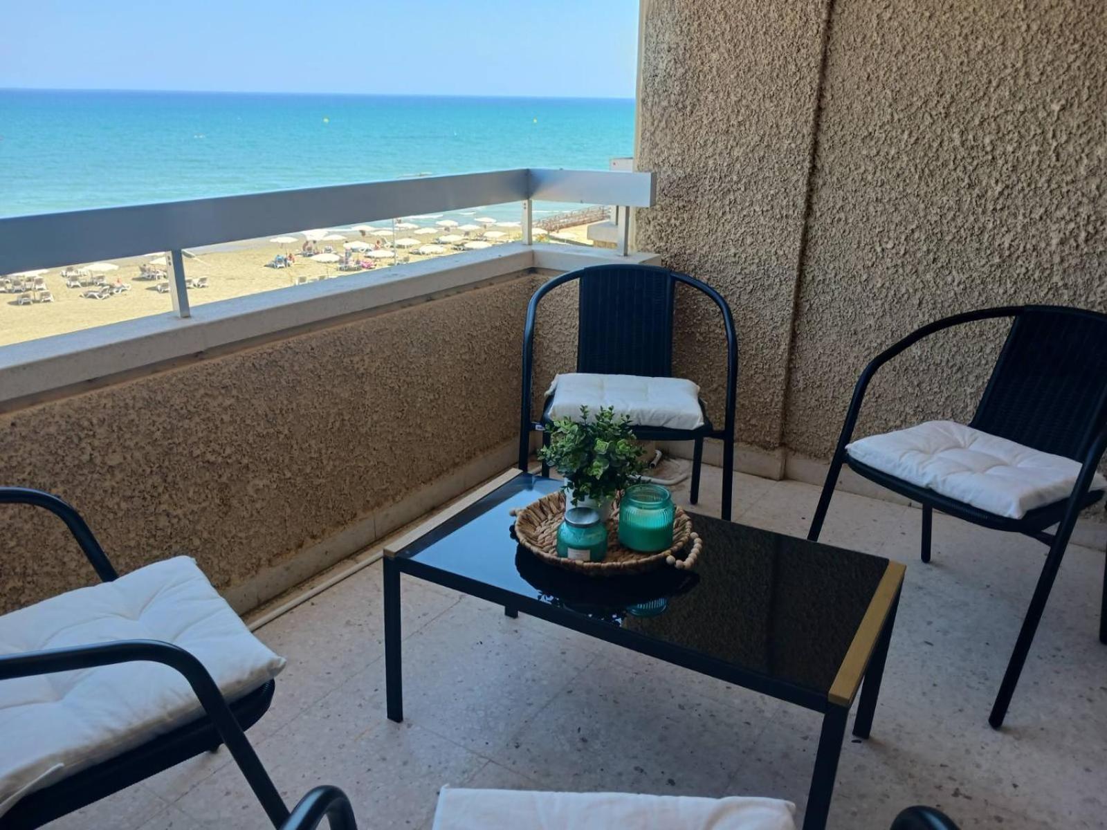 Apollon Sea View Beachfront Ap 302 لارنكا المظهر الخارجي الصورة